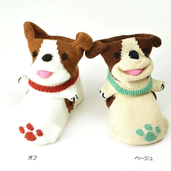 Color variation of baby socks on a white background, one cream and white with a red collar and red paw print, the other beige and brown with a mint green collar and mint green paw print. Japanese text labels them below.
