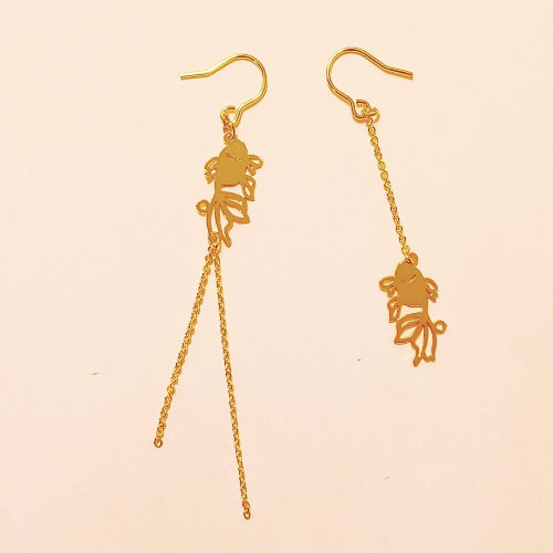 Pierced Earrings - K18GP - Goldfish - Asymmetrical Design